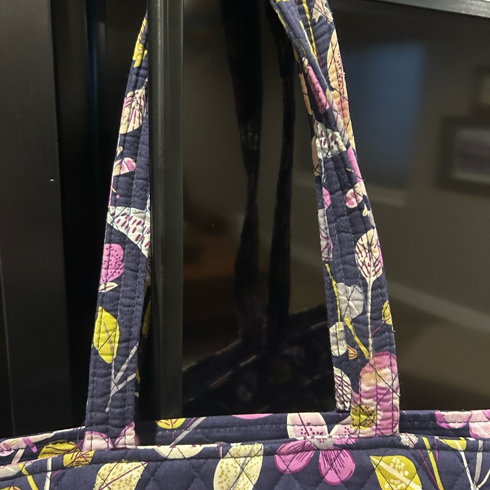Vera Bradley “Retired” Floral Nightingale Tote - Picture 4 of 12